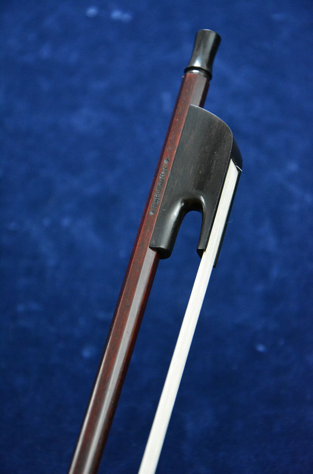 Smyczek wiolonczelowy barokowy fernambuk ciemny