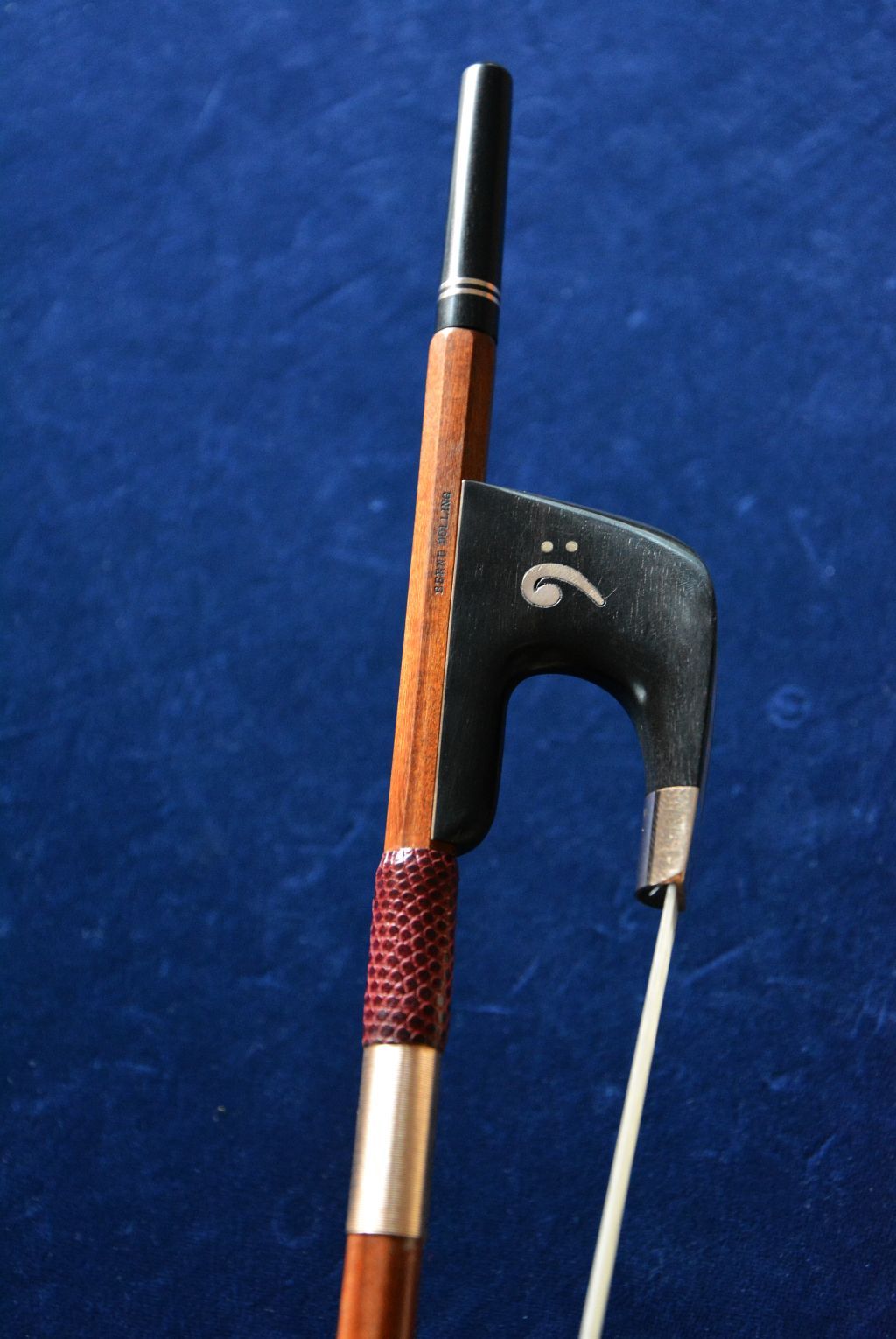 Smyczek kontrabasowy Bernd Dolling złoto żabka z kluczem basowym