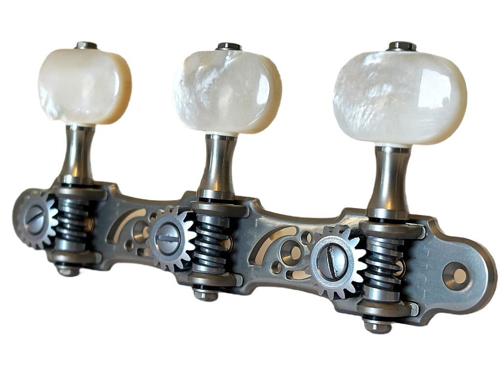 Mechanizm gitarowy klasyczny niklowany, pokrętła z masy perłowej, wersja XN